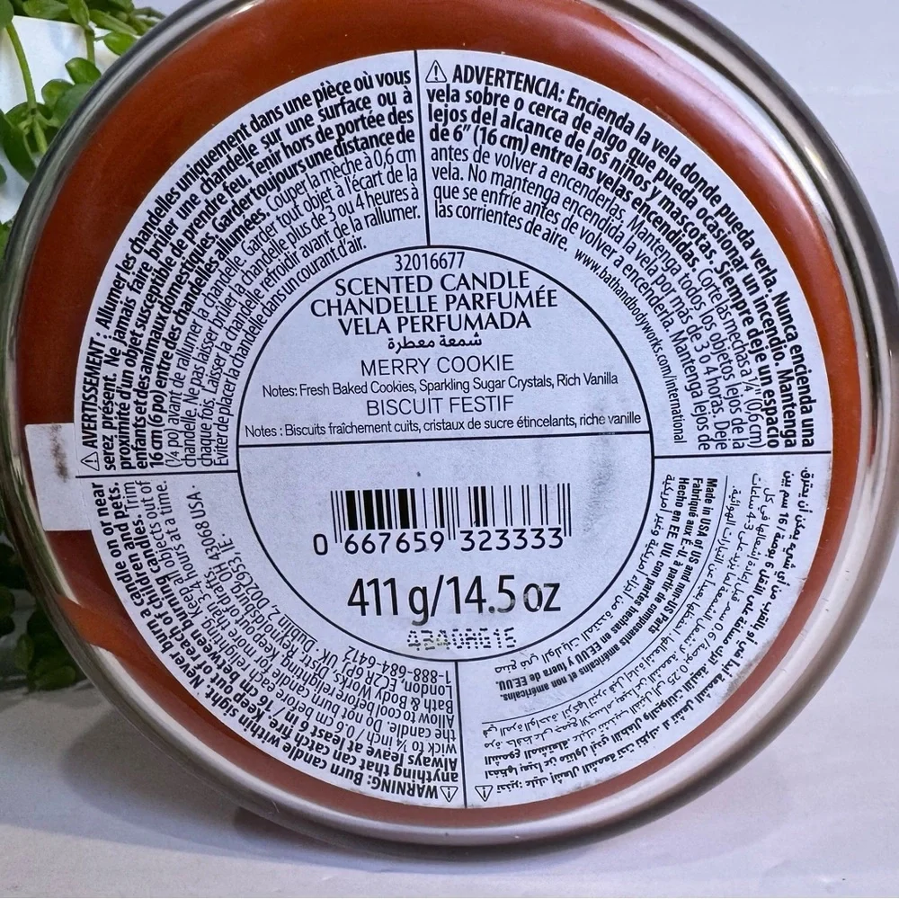 Bath & Body Works Merry Cookie 3 Wick Candle NWT 14.5oz - Picture 5 of 7